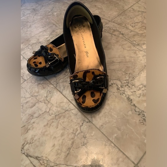 Anne Klein Shoes - Anne Klein Black Mulle with Leopard Top and Bow Detail Size 6.5